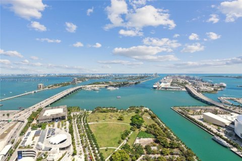 Condominio en venta en Miami, Florida, 4 dormitorios, 449.93 m2 № 1073071 - foto 1