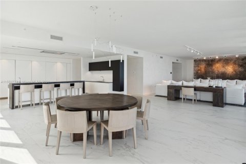 Copropriété à vendre à Miami, Floride: 4 chambres, 449.93 m2 № 1073071 - photo 7