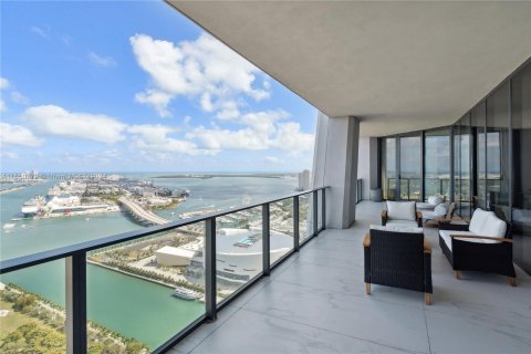 Condominio en venta en Miami, Florida, 4 dormitorios, 449.93 m2 № 1073071 - foto 19