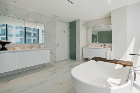 Condo in Miami, Florida, 4 bedrooms  № 1073071 - photo 12