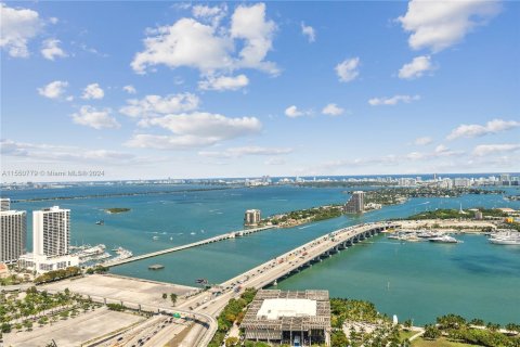 Condo in Miami, Florida, 4 bedrooms  № 1073071 - photo 3