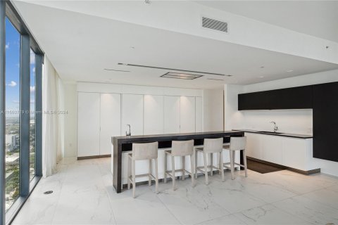 Condominio en venta en Miami, Florida, 4 dormitorios, 449.93 m2 № 1073071 - foto 9