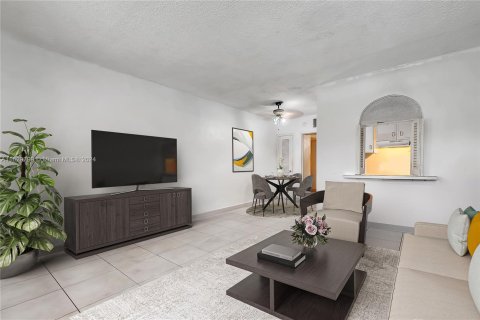 Condominio en venta en Miami Beach, Florida, 1 dormitorio, 54.35 m2 № 1320713 - foto 2