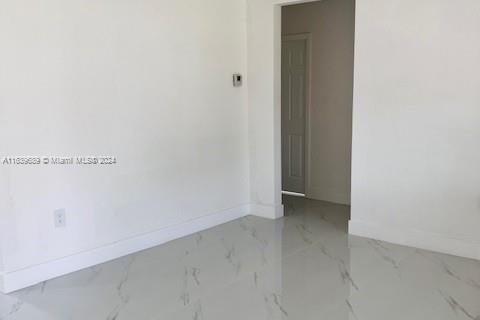 Casa en venta en Miami, Florida, 3 dormitorios, 129.41 m2 № 1320669 - foto 3