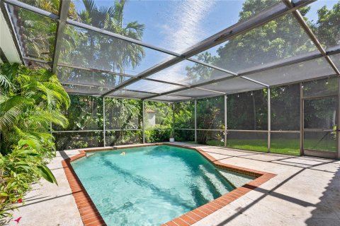 House in Coral Gables, Florida 3 bedrooms, 158.96 sq.m. № 1320671 - photo 17