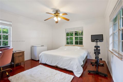 House in Coral Gables, Florida 3 bedrooms, 158.96 sq.m. № 1320671 - photo 13