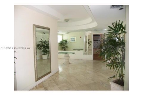 Condo in Miami Beach, Florida  № 1356956 - photo 14