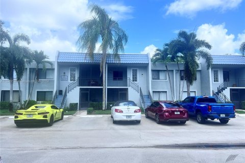 Villa ou maison à vendre à Weston, Floride: 2 chambres, 113.34 m2 № 1332457 - photo 2