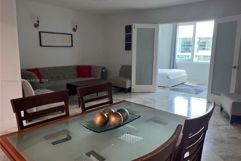 Copropriété à vendre à Miami Beach, Floride: 70.61 m2 № 1356871 - photo 4