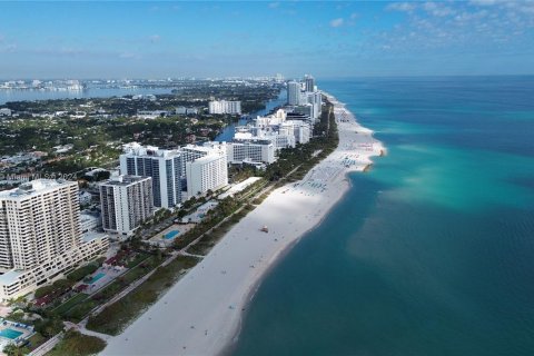 Copropriété à vendre à Miami Beach, Floride: 70.61 m2 № 1356871 - photo 1