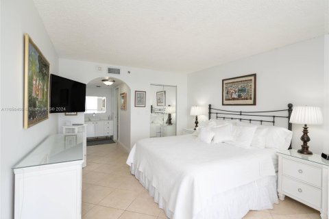 Condo in Miami Beach, Florida, 2 bedrooms  № 1356955 - photo 18