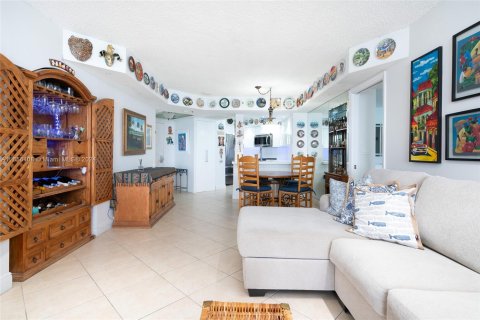 Condo in Miami Beach, Florida, 2 bedrooms  № 1356955 - photo 27