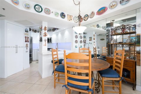 Condo in Miami Beach, Florida, 2 bedrooms  № 1356955 - photo 26