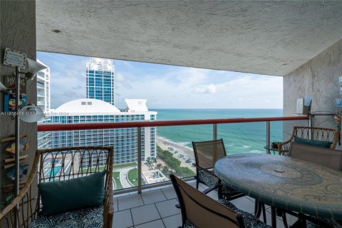 Condo in Miami Beach, Florida, 2 bedrooms  № 1356955 - photo 11