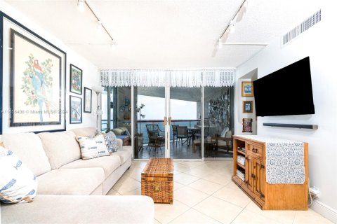 Condo in Miami Beach, Florida, 2 bedrooms  № 1356955 - photo 20