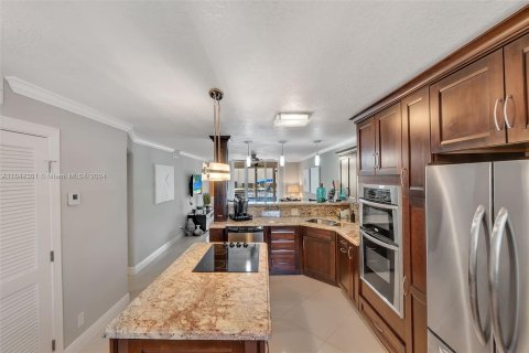 Condo in Pompano Beach, Florida, 2 bedrooms  № 1356916 - photo 8