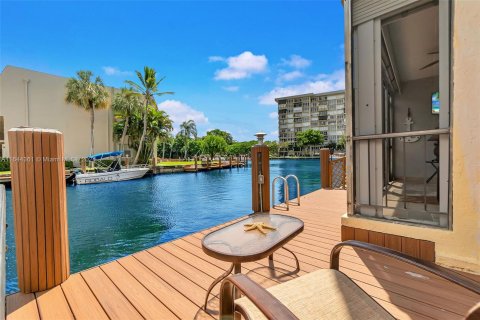 Copropriété à vendre à Pompano Beach, Floride: 2 chambres, 96.15 m2 № 1356916 - photo 4