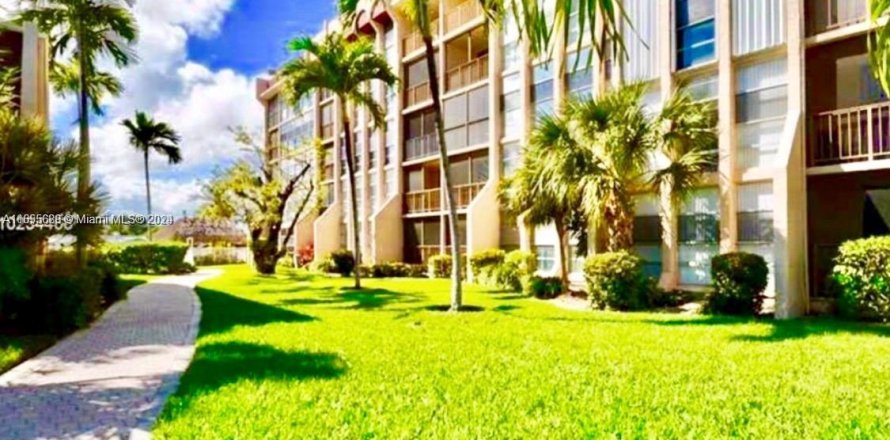 Condo in Hallandale Beach, Florida, 2 bedrooms  № 1356985