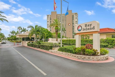 Condominio en venta en South Pasadena, Florida, 1 dormitorio, 96.15 m2 № 1398576 - foto 1