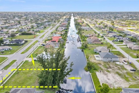 Terreno en venta en Cape Coral, Florida № 1341017 - foto 1