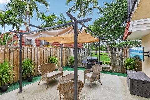 Adosado en venta en Plantation, Florida, 2 dormitorios, 127.46 m2 № 1240567 - foto 1