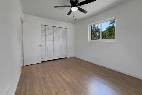 House in Lauderdale Lakes, Florida 2 bedrooms, 88.35 sq.m. № 1075747 - photo 9