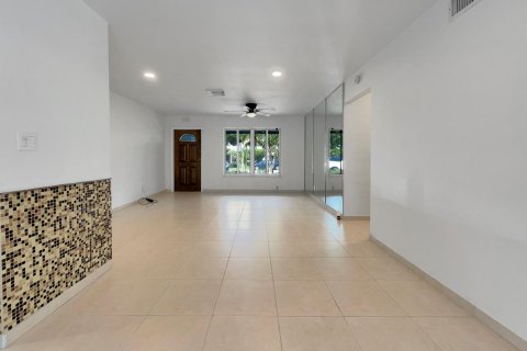 Villa ou maison à vendre à Lauderdale Lakes, Floride: 2 chambres, 88.35 m2 № 1075747 - photo 11