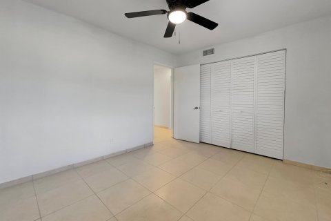 House in Lauderdale Lakes, Florida 2 bedrooms, 88.35 sq.m. № 1075747 - photo 6