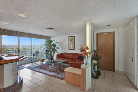 Condo in Fort Lauderdale, Florida, 2 bedrooms  № 1050145 - photo 23