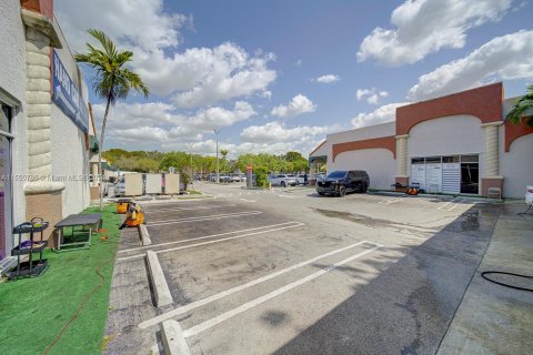 Commercial property in Miami, Florida № 1065204 - photo 8