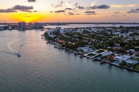 Terrain à vendre à Miami Beach, Floride № 1065236 - photo 12