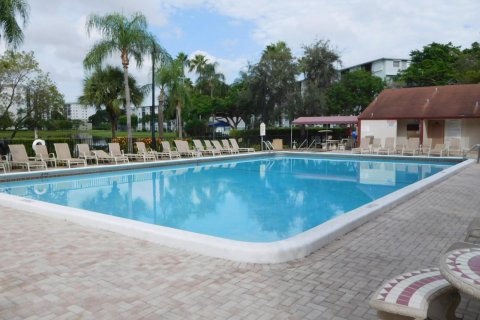 Condo in Pompano Beach, Florida, 2 bedrooms  № 1045471 - photo 9