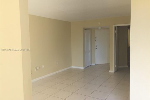 Condo in Miami, Florida, 2 bedrooms  № 1401427 - photo 4