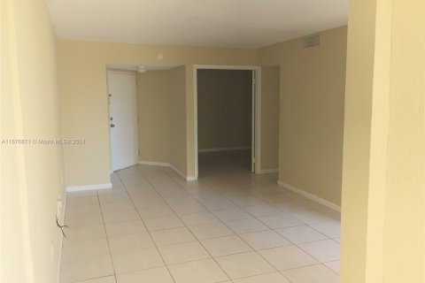 Condo in Miami, Florida, 2 bedrooms  № 1401427 - photo 5