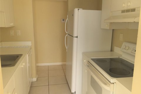 Condo in Miami, Florida, 2 bedrooms  № 1401427 - photo 7