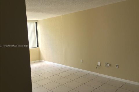 Condo in Miami, Florida, 2 bedrooms  № 1401427 - photo 3