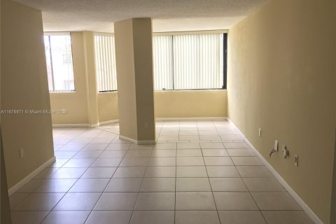 Condo in Miami, Florida, 2 bedrooms  № 1401427 - photo 1