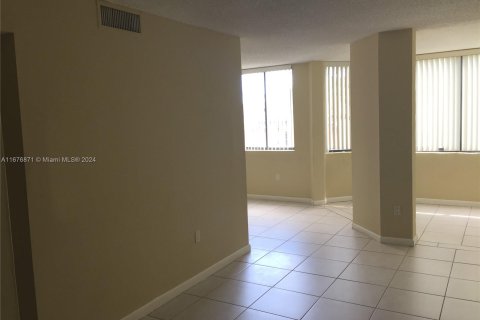 Condo in Miami, Florida, 2 bedrooms  № 1401427 - photo 2