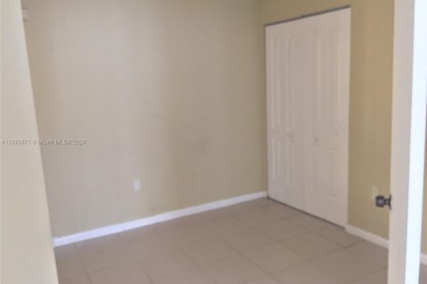 Condo in Miami, Florida, 2 bedrooms  № 1401427 - photo 10