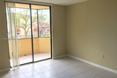 Condo in Miami, Florida, 2 bedrooms  № 1401427 - photo 13