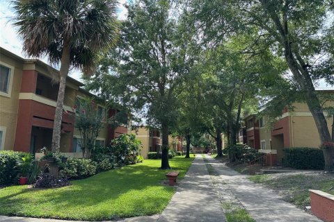 Condominio en venta en Casselberry, Florida, 2 dormitorios, 104.61 m2 № 1376956 - foto 1