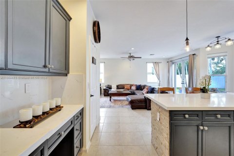 Casa en venta en Pembroke Pines, Florida, 5 dormitorios, 290.23 m2 № 1401181 - foto 24