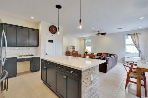 Casa en venta en Pembroke Pines, Florida, 5 dormitorios, 290.23 m2 № 1401181 - foto 22