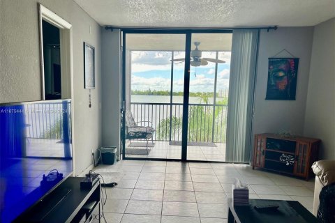 Copropriété à vendre à Oakland Park, Floride: 2 chambres, 85.47 m2 № 1401211 - photo 4