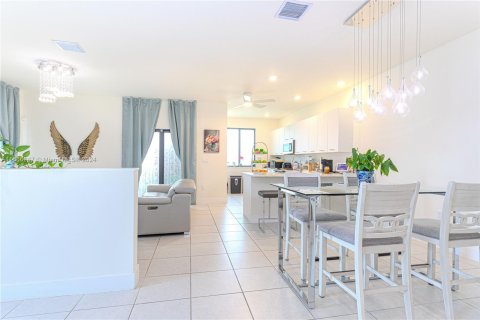 Townhouse in URBANA in Doral, Florida 3 bedrooms, 219.81 sq.m. № 1381635 - photo 21