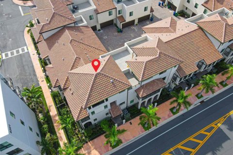 Townhouse in URBANA in Doral, Florida 3 bedrooms, 219.81 sq.m. № 1381635 - photo 11