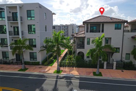 Townhouse in URBANA in Doral, Florida 3 bedrooms, 219.81 sq.m. № 1381635 - photo 13