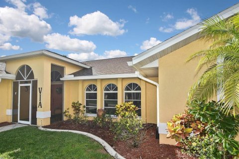 Villa ou maison à vendre à Punta Gorda, Floride: 3 chambres, 205.41 m2 № 1267707 - photo 4