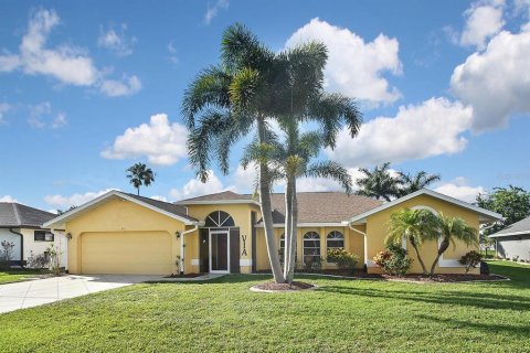 Villa ou maison à vendre à Punta Gorda, Floride: 3 chambres, 205.41 m2 № 1267707 - photo 1