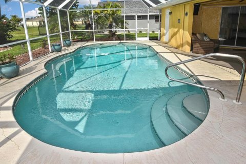 Villa ou maison à vendre à Punta Gorda, Floride: 3 chambres, 205.41 m2 № 1267707 - photo 2